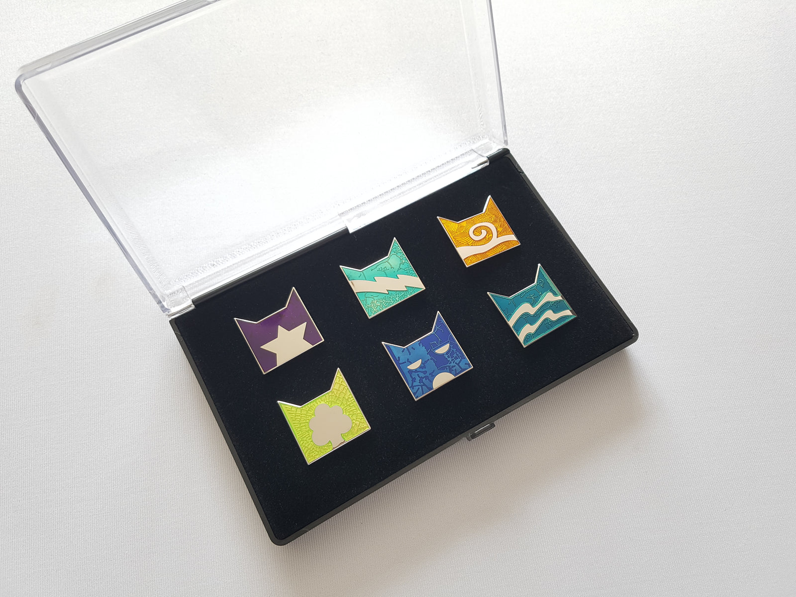 Clan Collector's Pin Badge Set