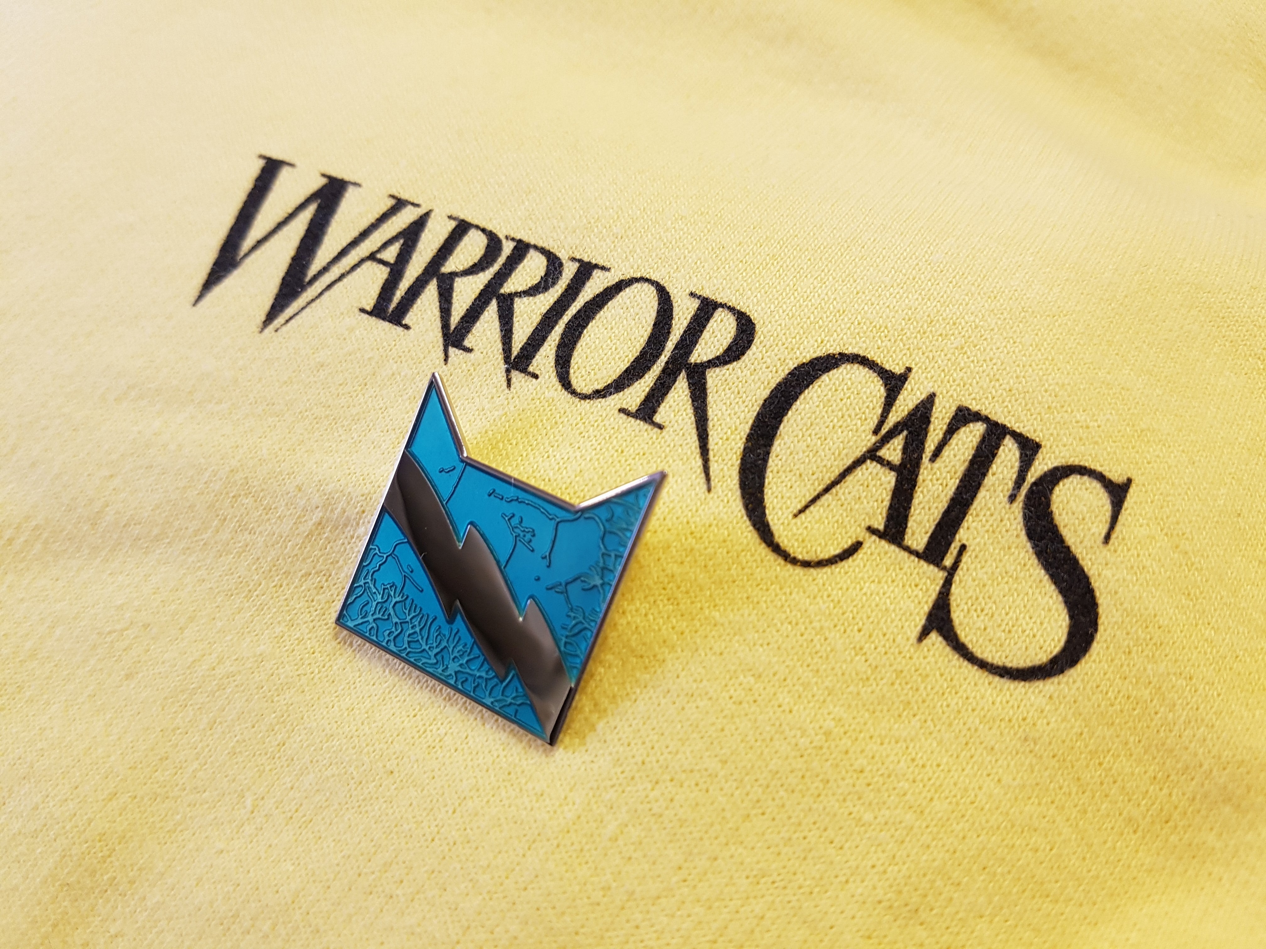 Pin coleccionable del Clan del Trueno